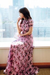 ​杨钰莹今年多大岁数了(51岁杨钰莹不见老)