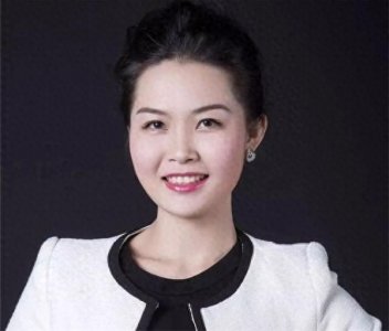 ​初中辍学，杨丽娟却从海底捞服务员到拥有30亿，她凭啥？