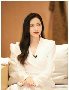 ​演员曾黎：两百年才出现一位美女，她的历任男友都是普通人，现在45岁了仍然单