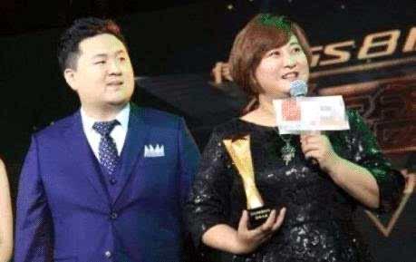 娱乐贾玲早已结婚？疑似贾玲老公照片被扒出，原来一直在她身边  2