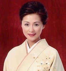 日本老一代经典演歌女歌手名单（日本名曲赏析演歌五美人深情演唱心结）(5)