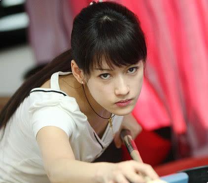 她是台湾潘晓婷，拒绝千万富商，如今仍单身