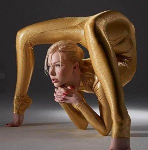 ​世界上最柔软的女人，各种动作不在话下，性感身材尽显柔术魅力