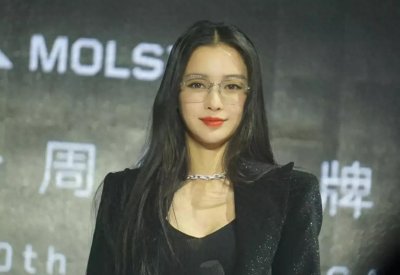 ​瞬间老了十岁！杨颖近照曝光：换个造型就像换了一张脸