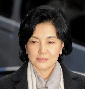 ​三星皇太后洪罗喜：22岁嫁给李健熙，生3女1子，丈夫死后成女首富