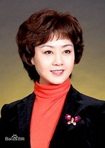 ​国家一级演员，工青衣、花衫，京剧界领军当红名角---李胜素