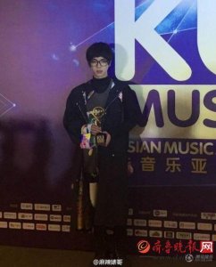 ​华晨宇整容？鼻子根部坚挺眼睛变大 新旧照片对比