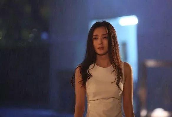 37岁富察皇后跳楼，秦岚却活出最美模样：没人关注的日子，别太为难自己！