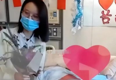 ​“爷孙恋”男主去世后，最开心的人出现了