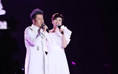 ​黄国伦前妻是谁（黄国伦抛弃发妻娶寇乃馨）