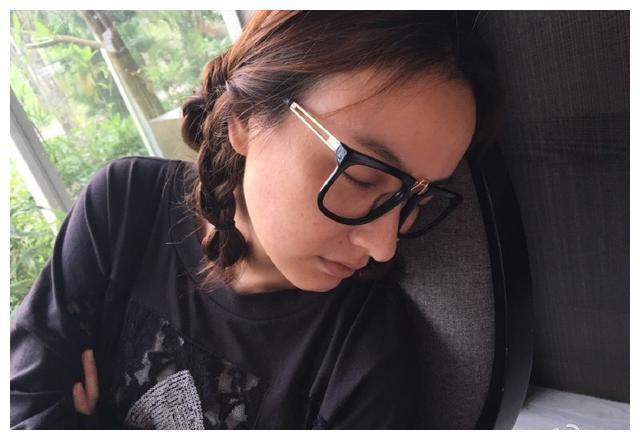 吴昕被拍到丑照后的一脸真诚，也许这就是她和沈梦辰最大的区别吧