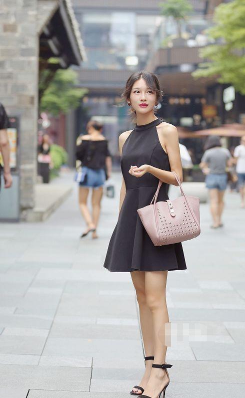 街拍：美女爱穿紧身裤，图三穿高腰款式最遮肉，图七穿的好尴尬！