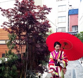 ​上海上港国脚孙祥富二代妻子穿和服晒照引关注