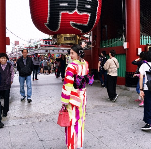 上海上港国脚孙祥富二代妻子穿和服晒照引关注