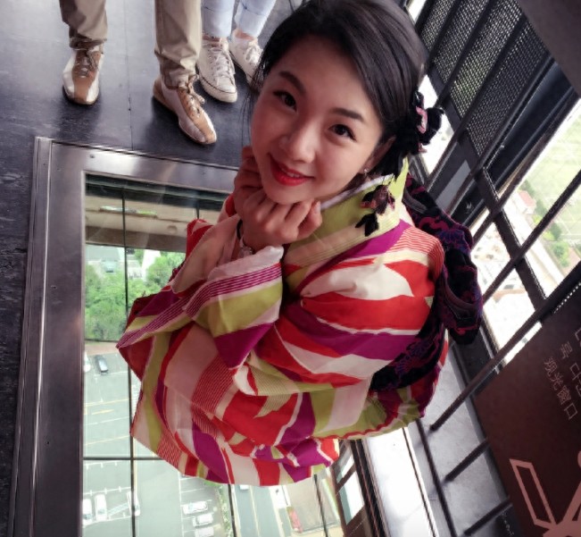 上海上港国脚孙祥富二代妻子穿和服晒照引关注