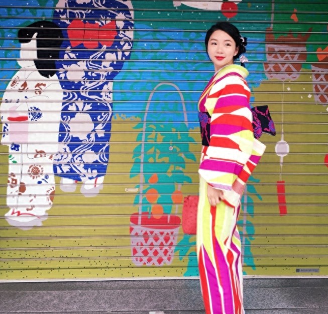 上海上港国脚孙祥富二代妻子穿和服晒照引关注