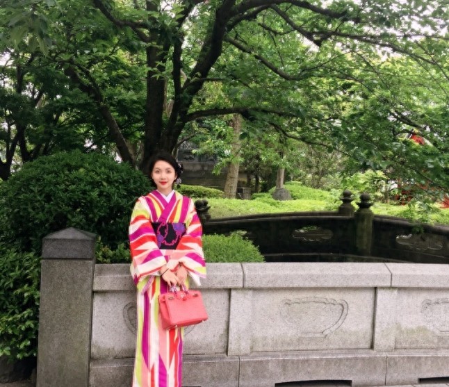 上海上港国脚孙祥富二代妻子穿和服晒照引关注