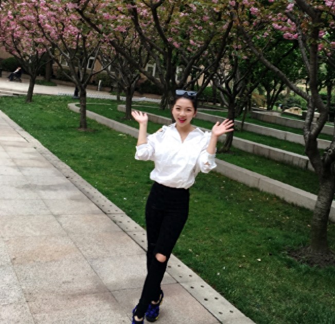 上海上港国脚孙祥富二代妻子穿和服晒照引关注