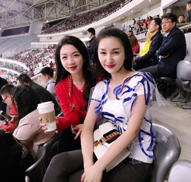 上海上港国脚孙祥富二代妻子穿和服晒照引关注