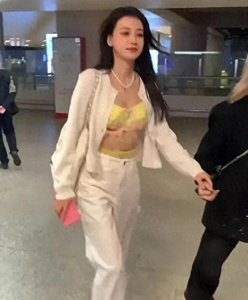 ​孙怡离婚后大蜕变！从内敛到闪耀，她还能多惊艳？