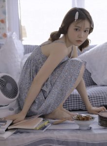 ​美女写真：清纯可爱学生妹，白皙长腿太诱人！