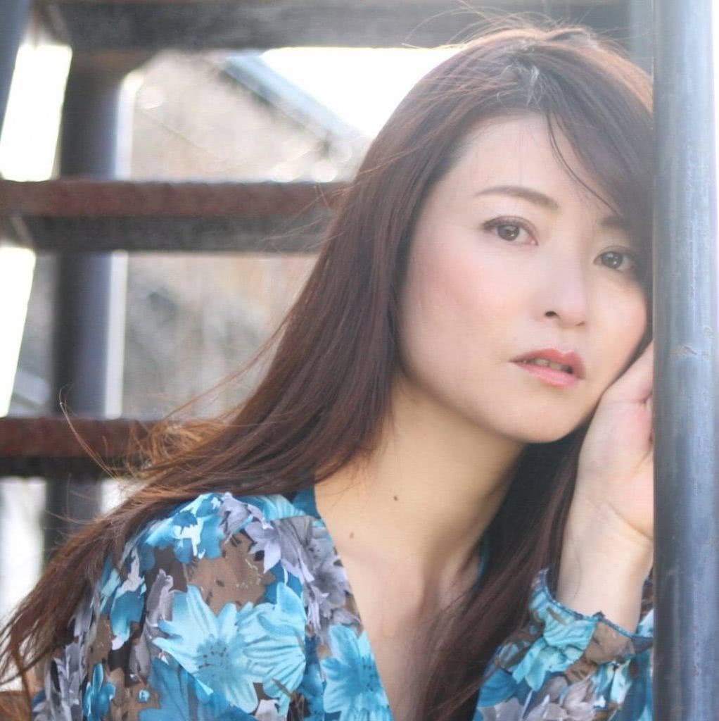 小室友里个人资料写真作品