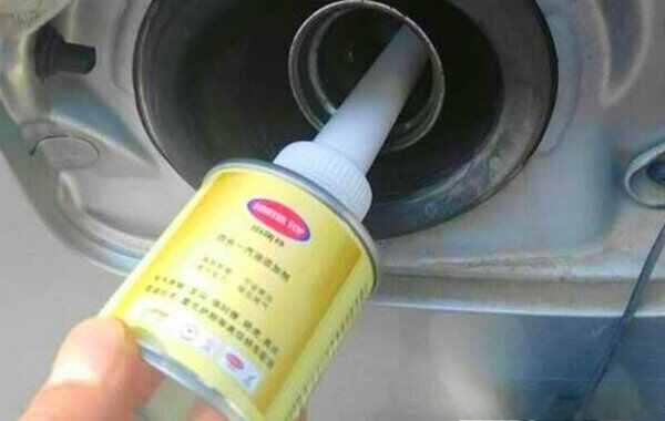 燃油添加剂真的可以除积碳吗?燃油添加剂什么时候加合适-