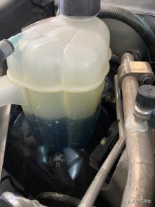 ​冷却液不足还能开吗（汽车发动机冷却液不足能继续开吗）