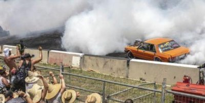 ​烧胎什么意思（指开车时后轮空转的现象）