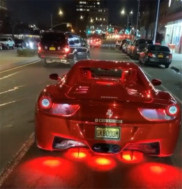 “鬼火版”法拉利458，落地410万，全车“禁忌红”，还改装氛围灯-
