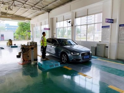 ​车辆未年检上路怎么处罚（汽车没有年审上路处罚规定）