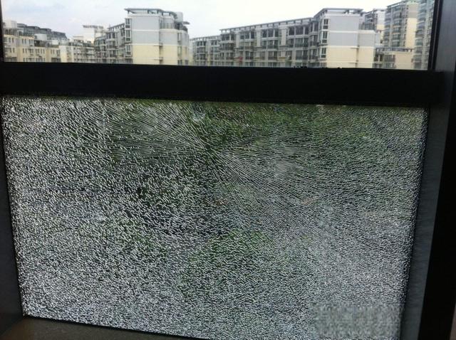 门窗玻璃起雾或自爆的原因是什么-