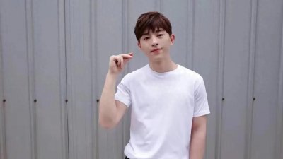 ​曾经红极一时的邓伦，如今退出娱乐圈已有一年多了，现状令人唏嘘