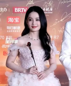 ​愤然离场！34岁李沁的遭遇，揭开娱乐圈的残酷真相