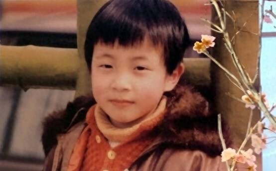 薛之谦童年照青涩照,网友:薛之谦童年太卡哇伊,灰常萌萌哒