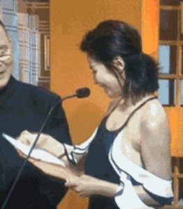 ​刘涛衣服滑掉事件 刘涛衣服滑落怎么回事