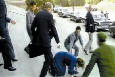 ​1982年撒切尔夫人访华，在大会堂前突然摔了一跤，为何会这样？