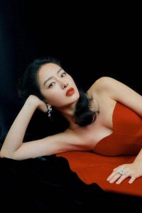 ​杨采钰怀孕了？新男友曝光，她的爱情与事业双丰收！