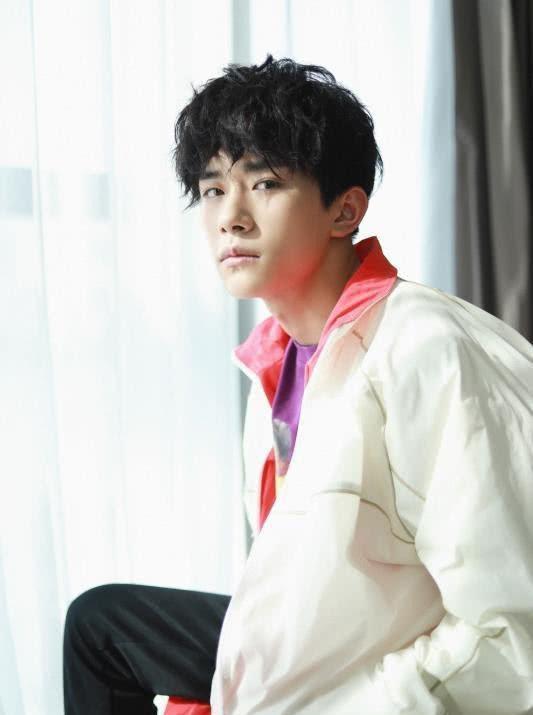 当男明星泡面头，每一个都帅到想舔屏，但是他的为什么像“鸡窝”