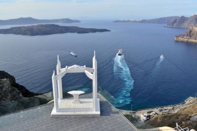 ​世界上最美的国家之一，被称为“爱琴海上的明珠”