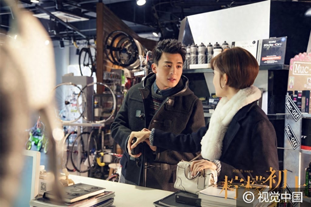 《柠檬初上》剧照曝光 古力娜扎短发形象温暖恬静