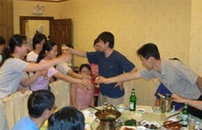 ​请人喝酒嘴太笨，不会开场白？学会这4句，让客人另眼相看！