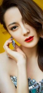 ​迪丽热巴《枭起青壤》新剧照曝光，现代造型惊艳全场！