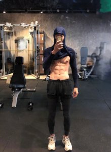 ​《封神第一部》破25亿！伯邑考扮演者杨玏晒腹肌庆祝