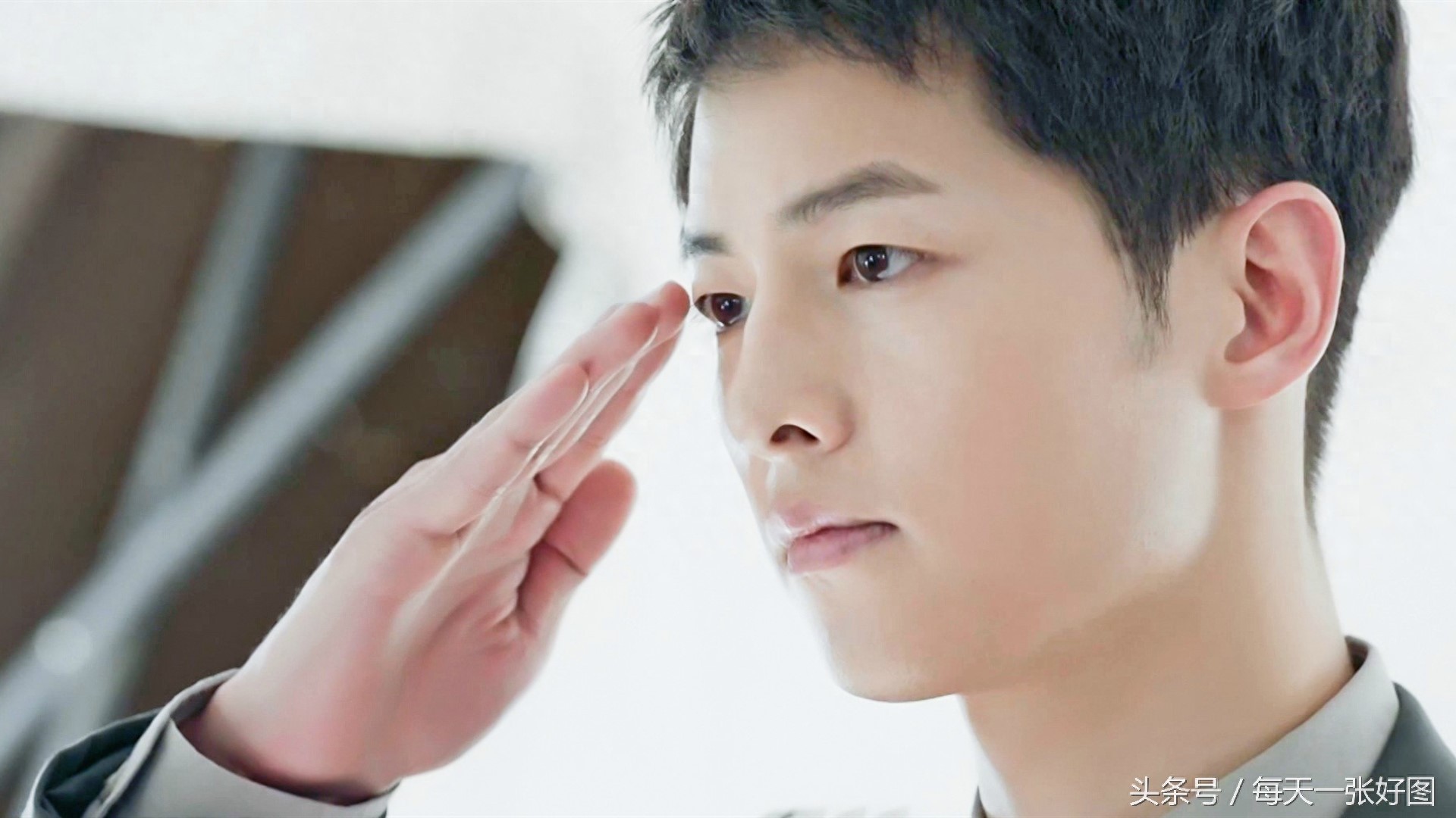 高清剧照系列之太阳的后裔宋仲基宋慧乔