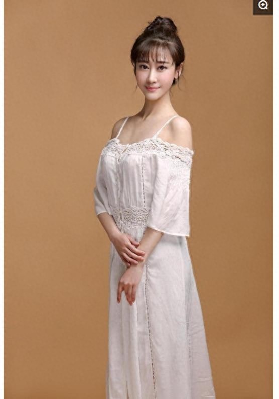 出演过多部抗战剧的唐妤萌，名气不大但是你一定眼熟