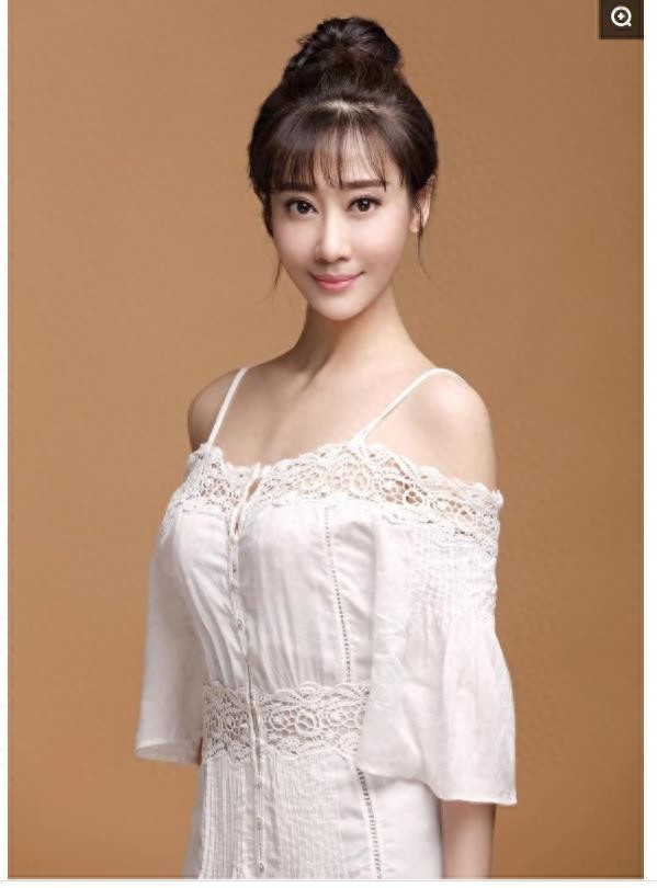 出演过多部抗战剧的唐妤萌，名气不大但是你一定眼熟