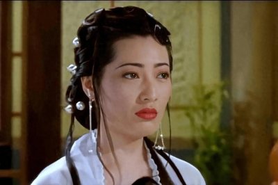 ​“亚洲第一美胸”：演潘金莲成名，28岁住别墅，现在落魄到卖拉面