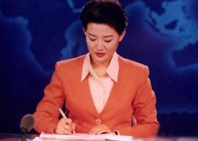 ​她是央视名嘴，比董卿还有学问，今48岁虽漂亮却单身一人！