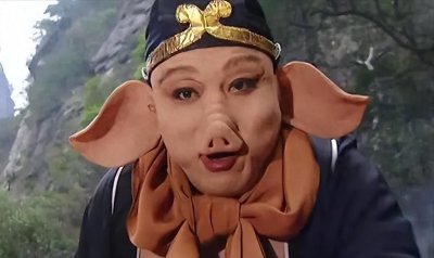 ​“猪八戒”马德华已经79岁了，妻子比嫦娥还美，如今儿子事业有成